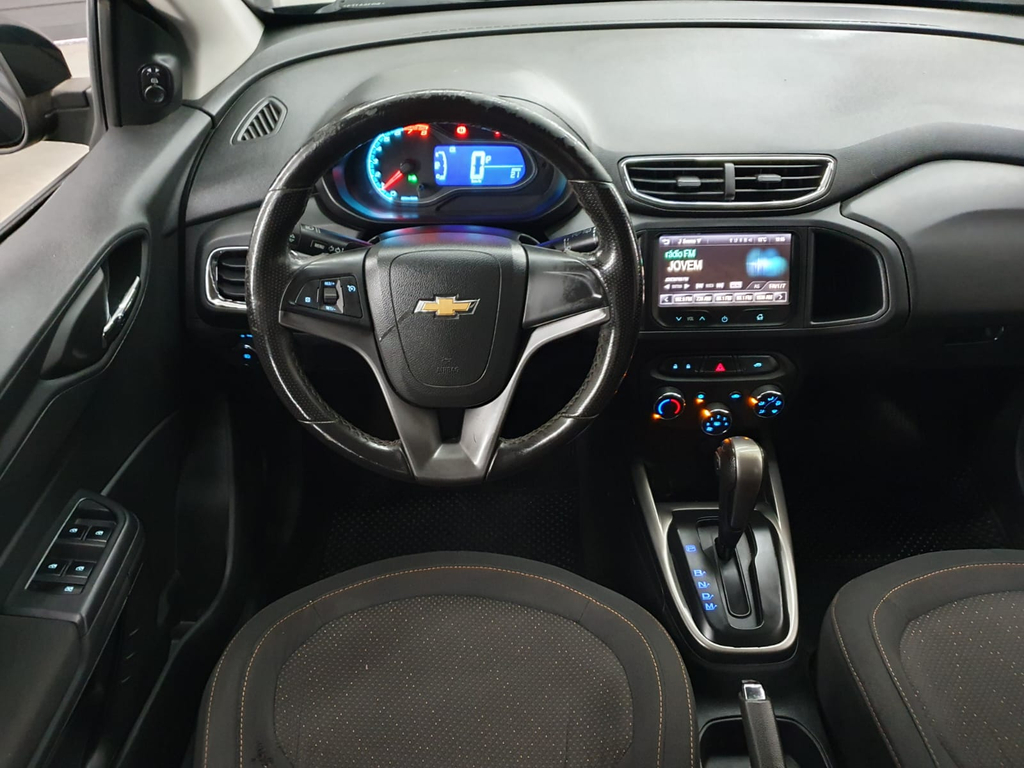 Chevrolet Onix Preto