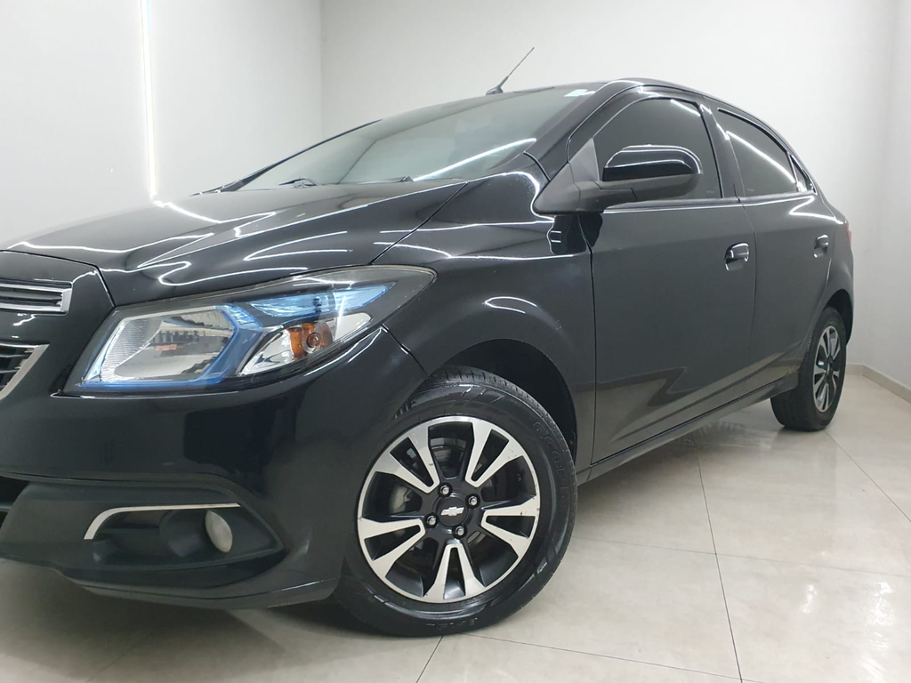 Chevrolet Onix Preto