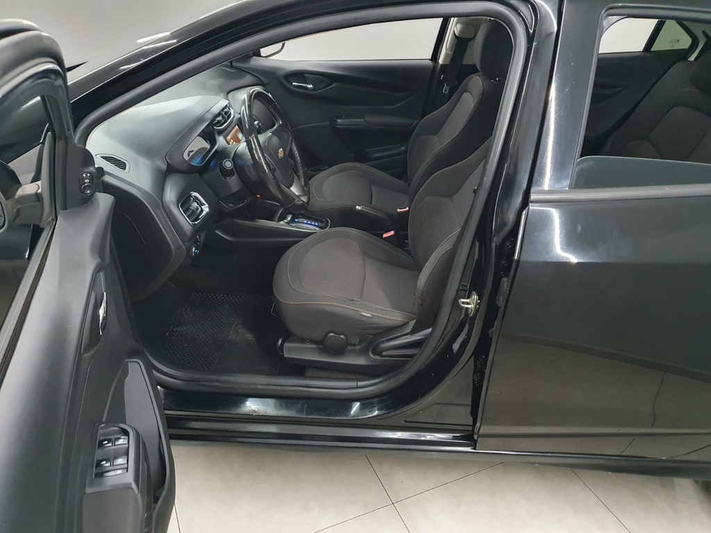 Chevrolet Onix Preto