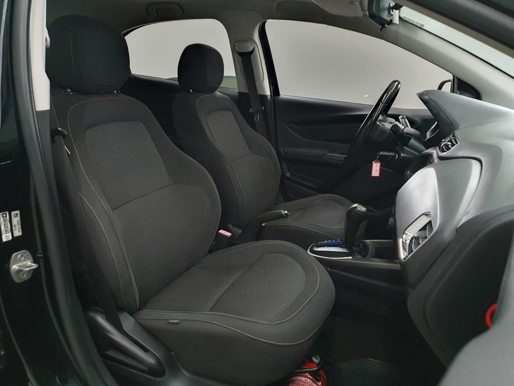 Chevrolet Onix Preto