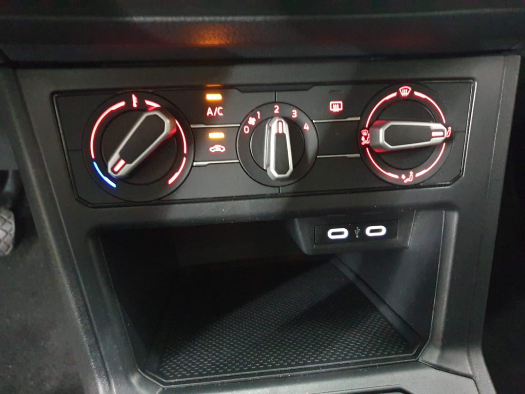 Volkswagen Polo Preto