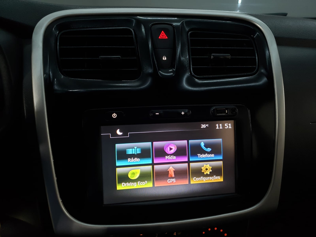 Renault Sandero Prata