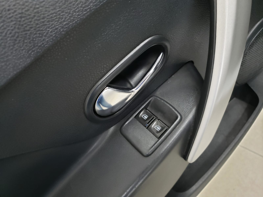 Renault Sandero Prata