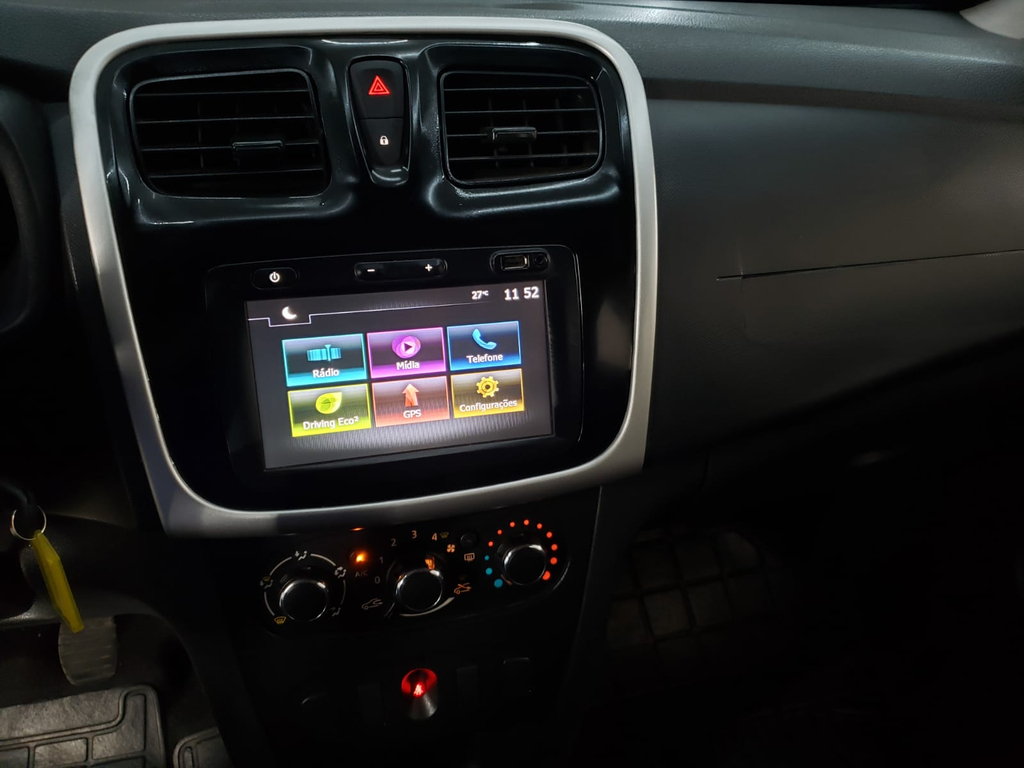 Renault Sandero Prata
