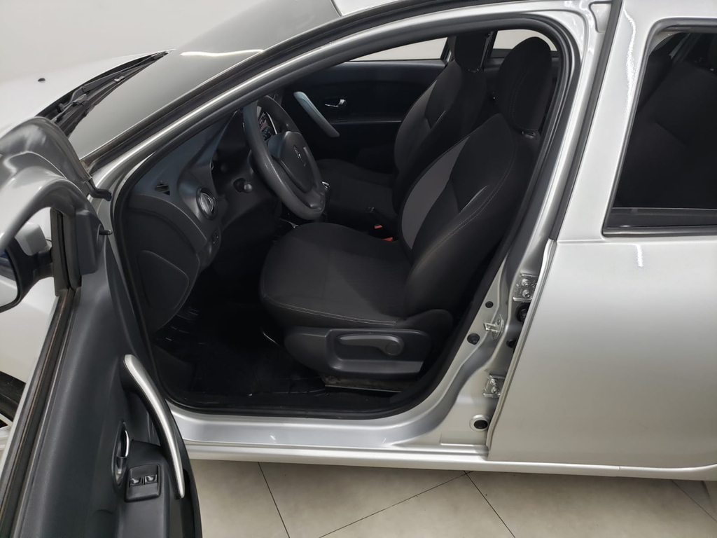Renault Sandero Prata