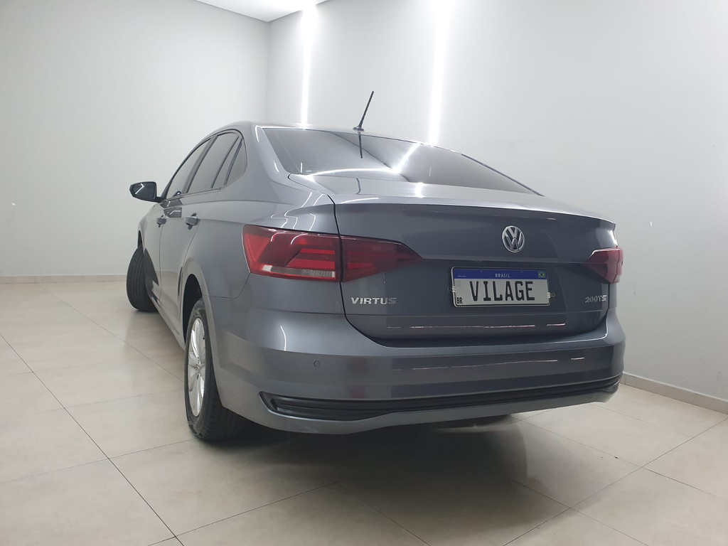 Volkswagen Virtus Cinza