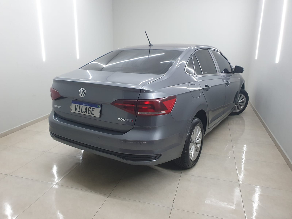 Volkswagen Virtus Cinza