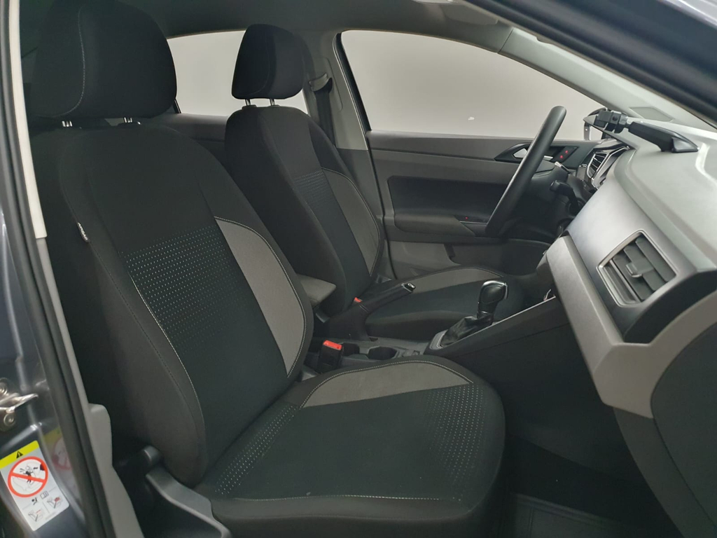 Volkswagen Virtus Cinza