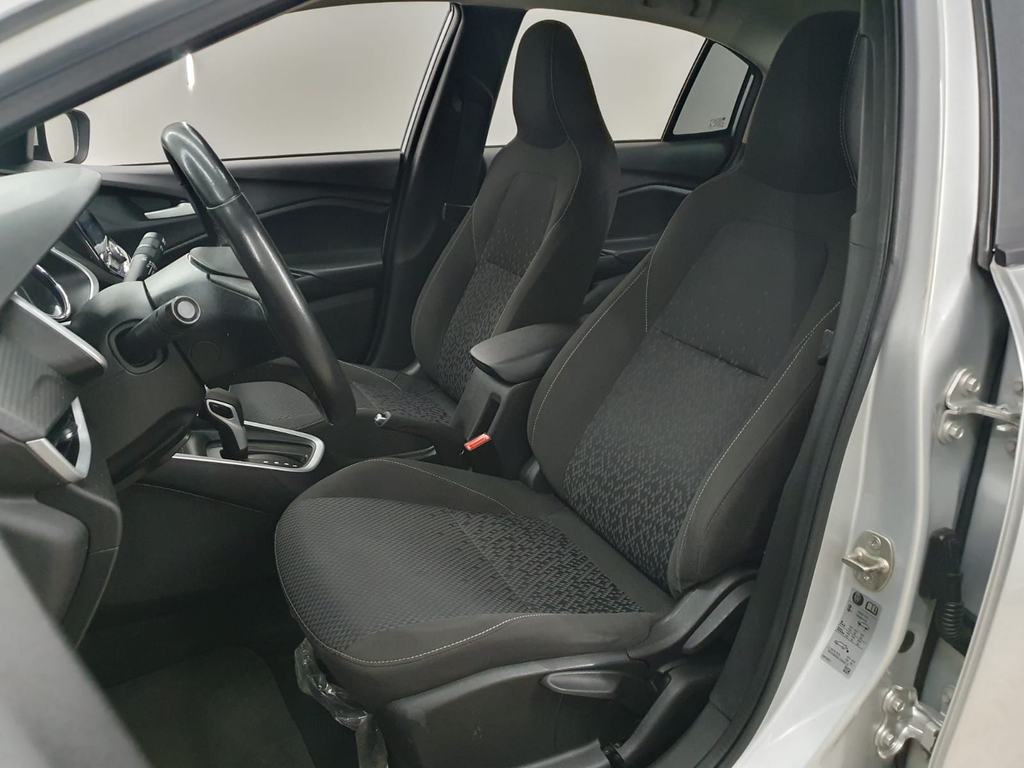 Chevrolet Onix Sedan Prata