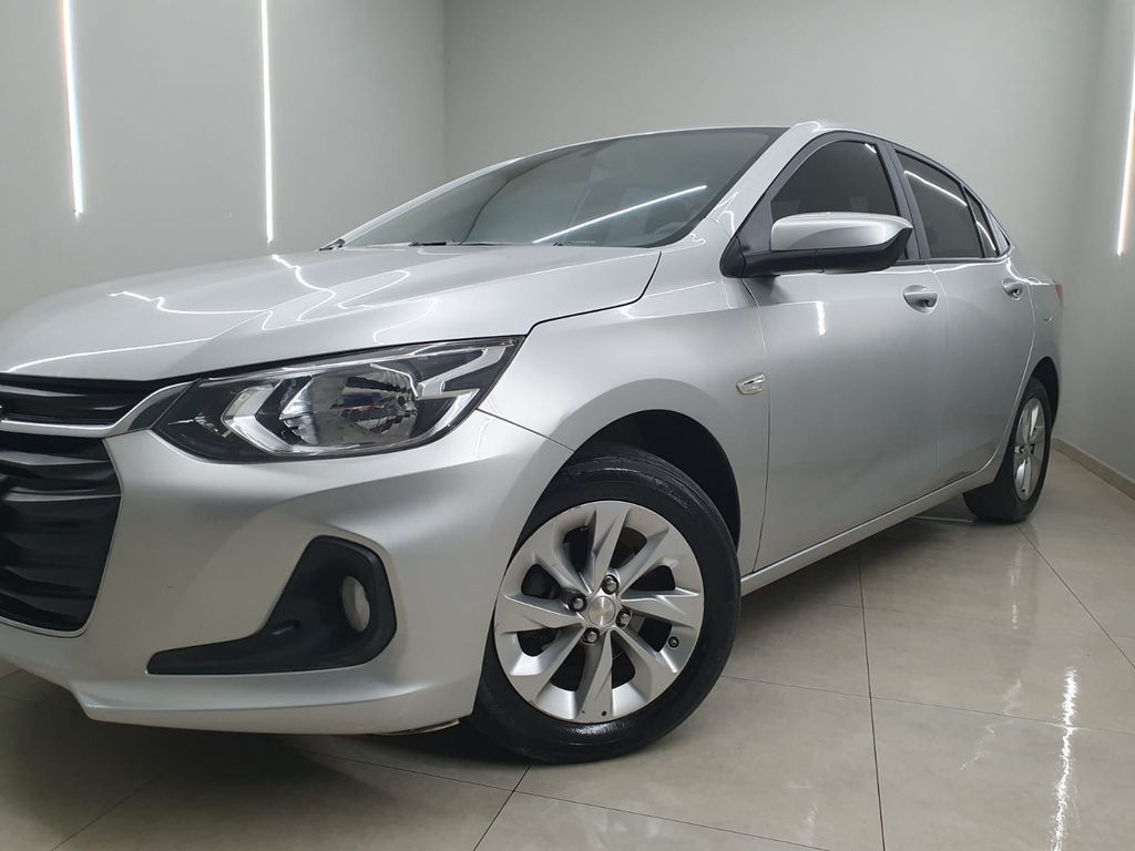 Chevrolet Onix Sedan Prata