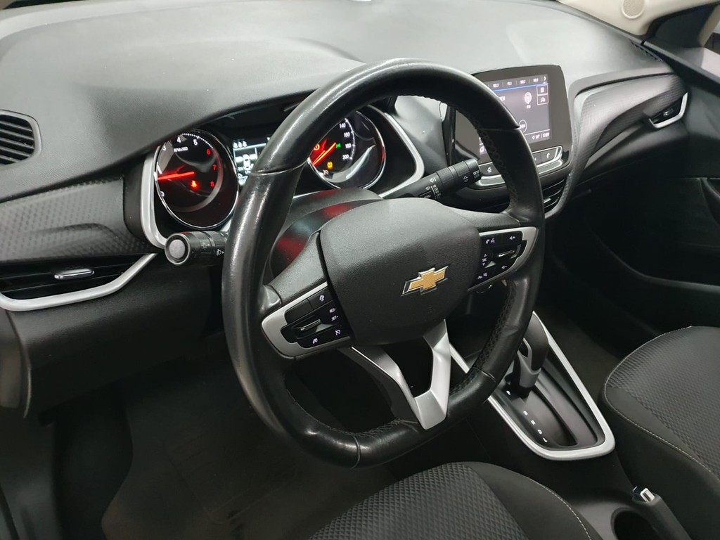 Chevrolet Onix Sedan Prata