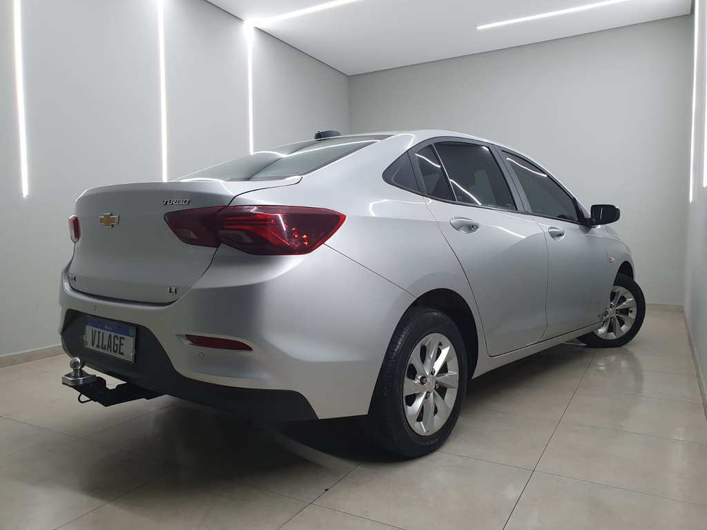 Chevrolet Onix Sedan Prata
