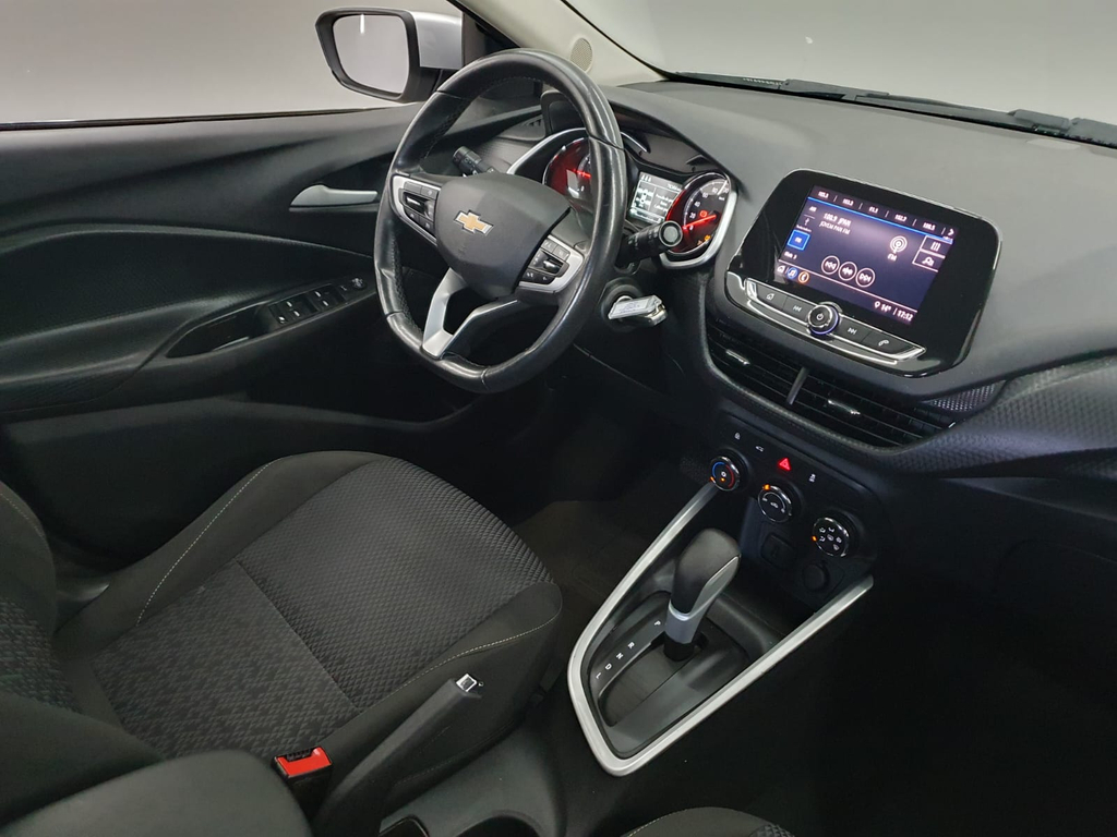 Chevrolet Onix Sedan Prata