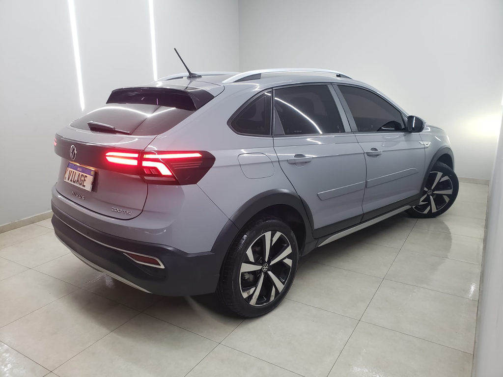 Volkswagen Nivus Cinza