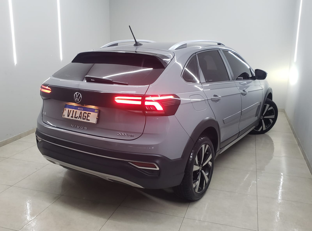 Volkswagen Nivus Cinza