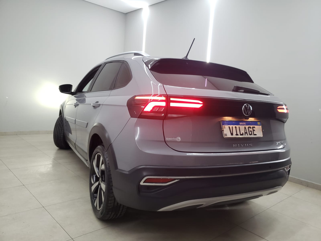 Volkswagen Nivus Cinza