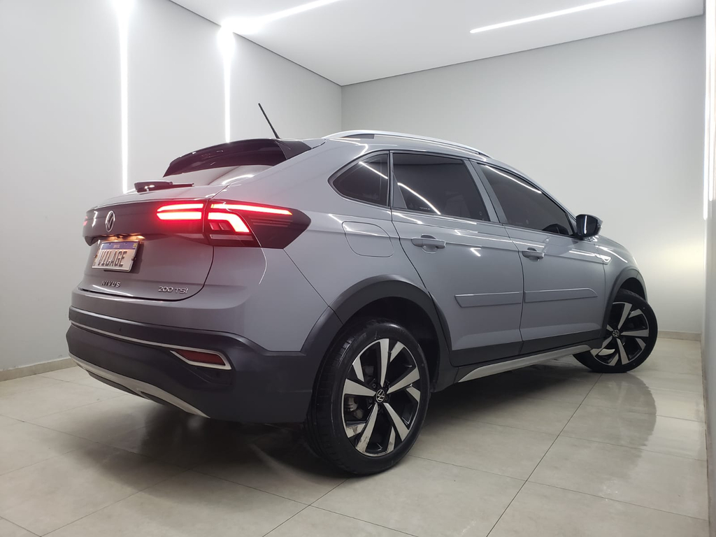 Volkswagen Nivus Cinza