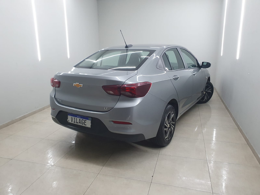 Chevrolet Onix Prata