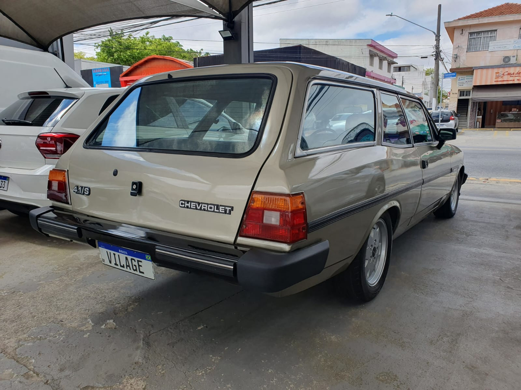 Chevrolet Caravan Bege
