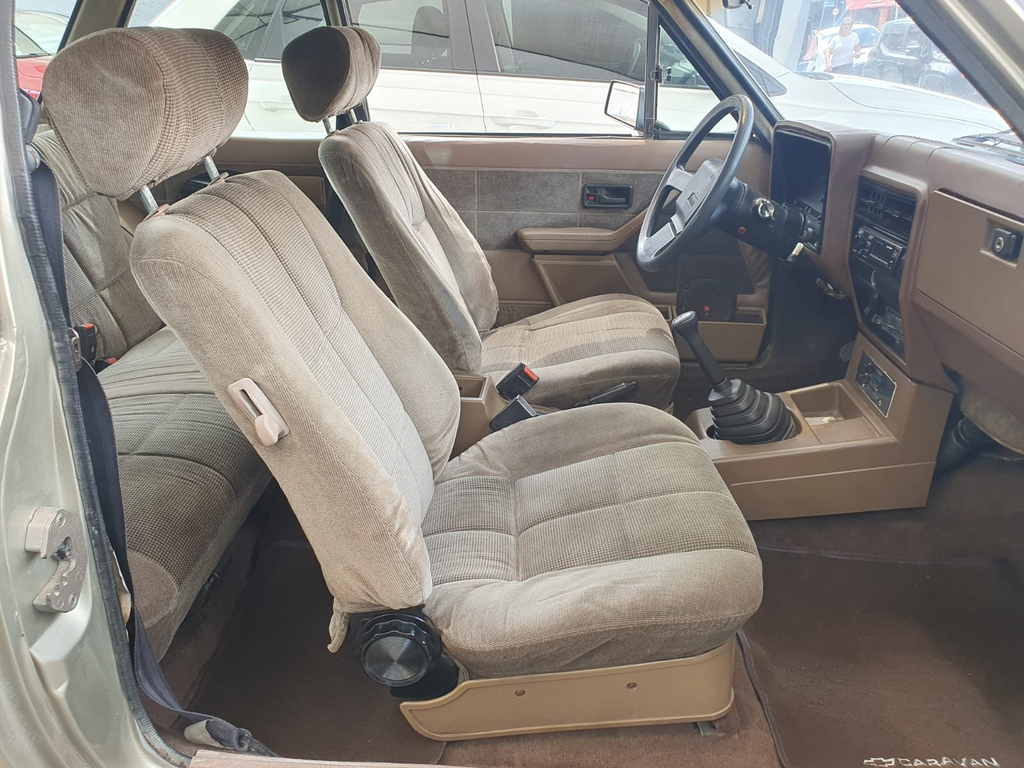 Chevrolet Caravan Bege