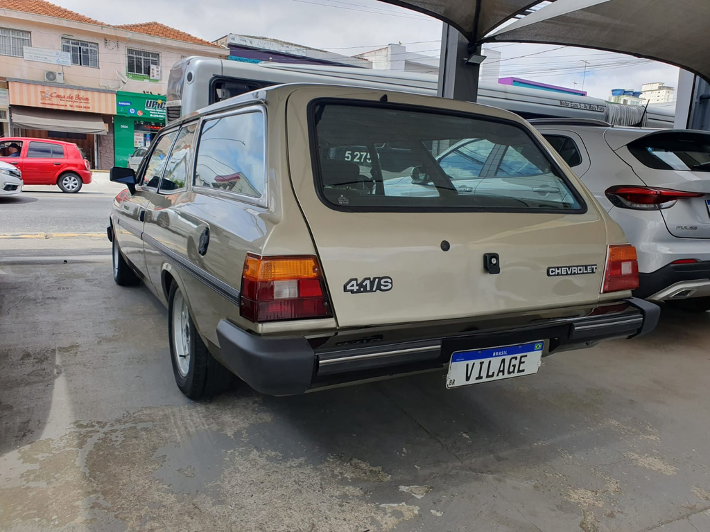 Chevrolet Caravan Bege