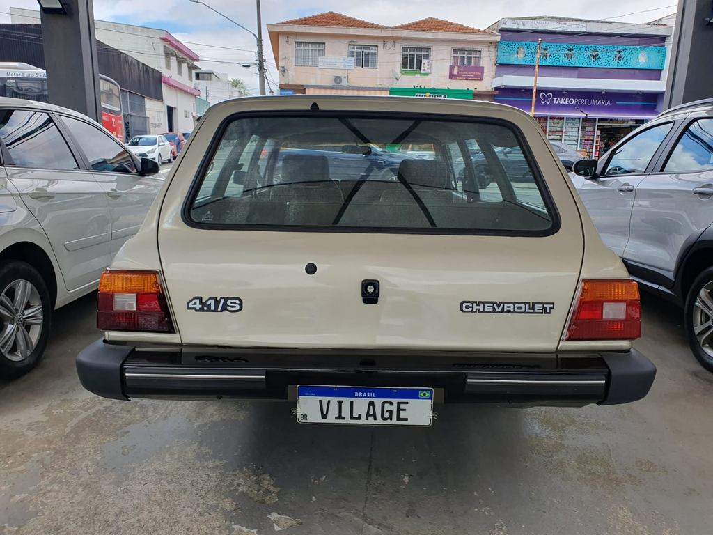 Chevrolet Caravan Bege