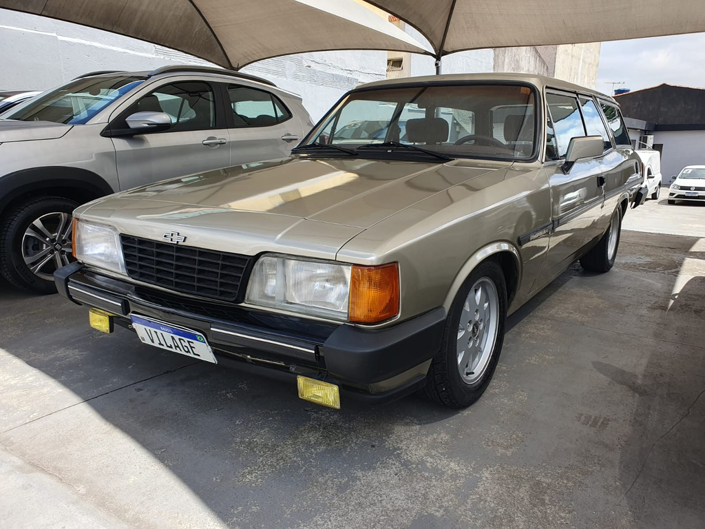 Chevrolet Caravan Bege