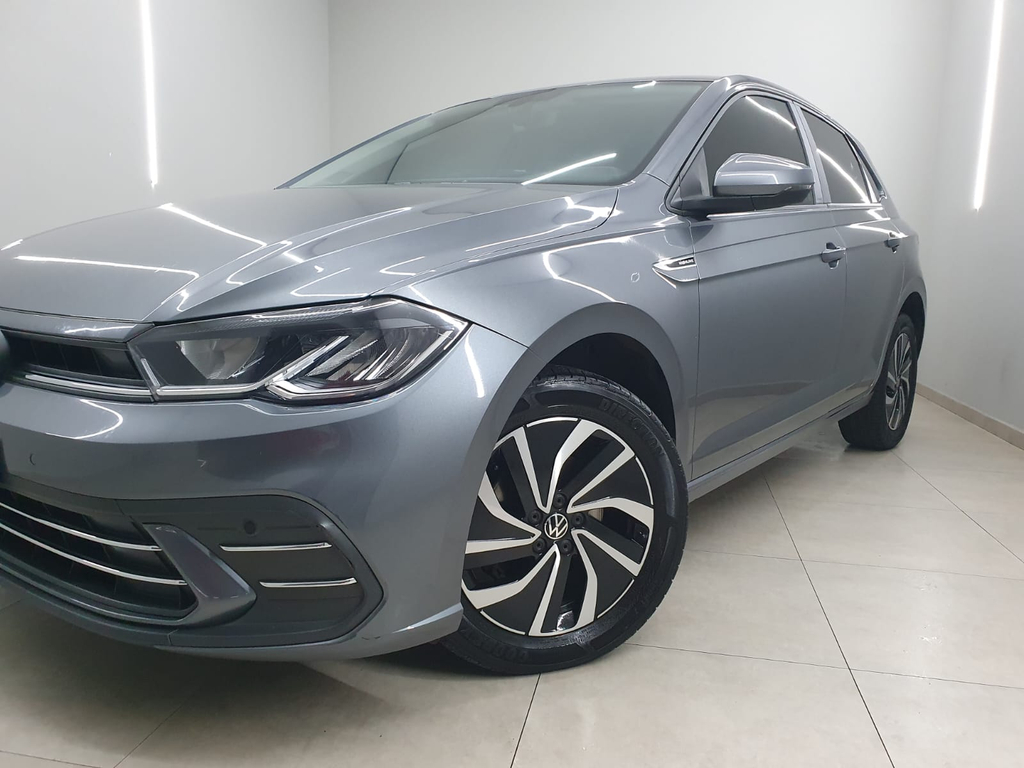 Volkswagen Polo Cinza