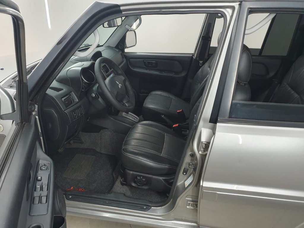 Mitsubishi Pajero TR4 Prata
