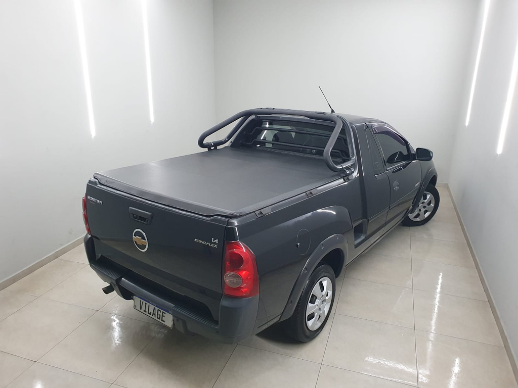 Chevrolet Montana Preto
