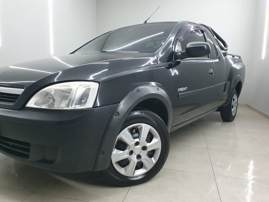 Chevrolet Montana Preto