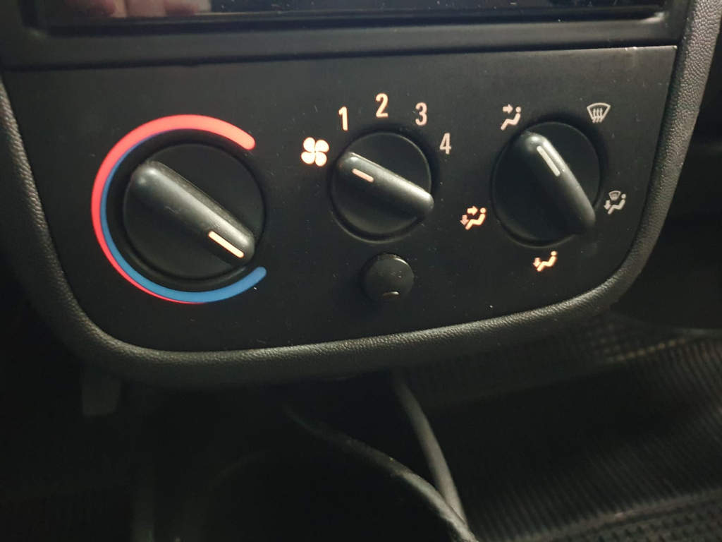 Chevrolet Montana Preto