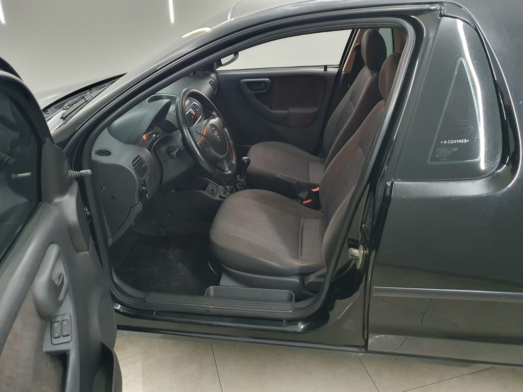 Chevrolet Montana Preto
