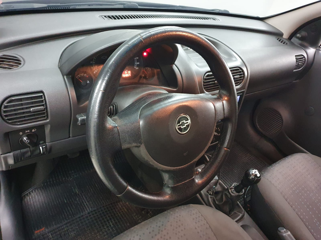 Chevrolet Montana Preto