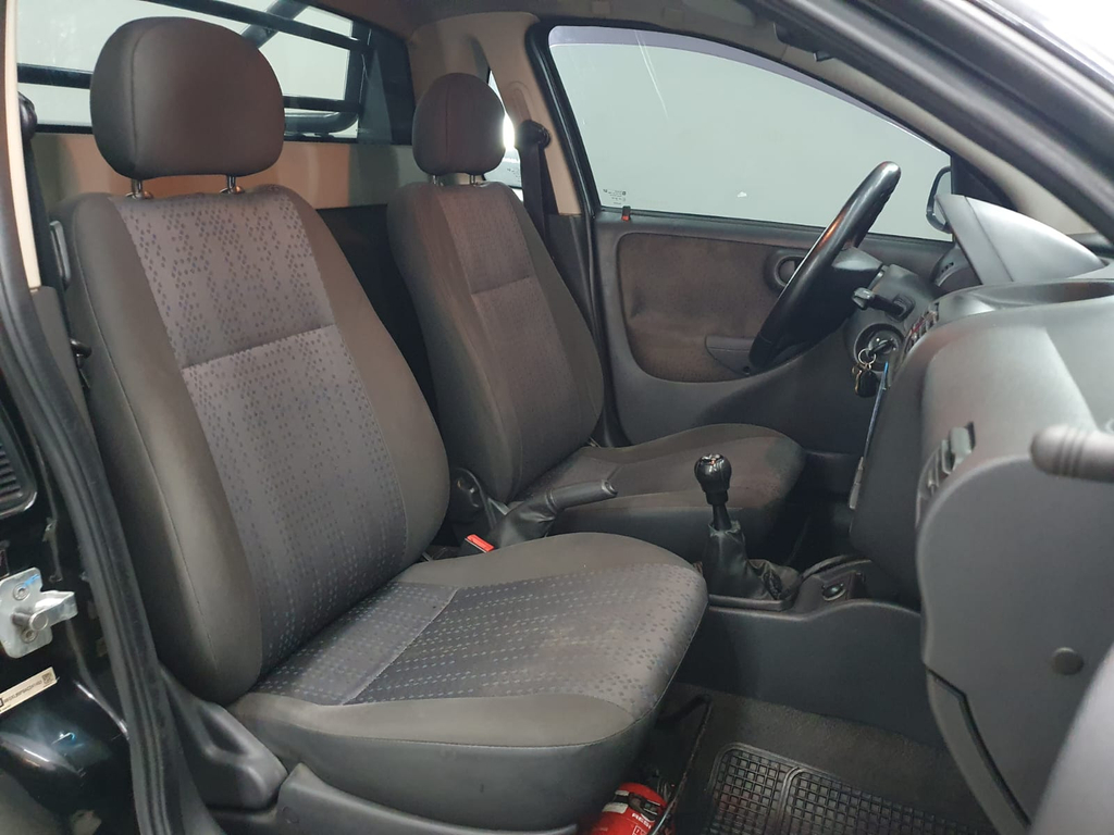 Chevrolet Montana Preto