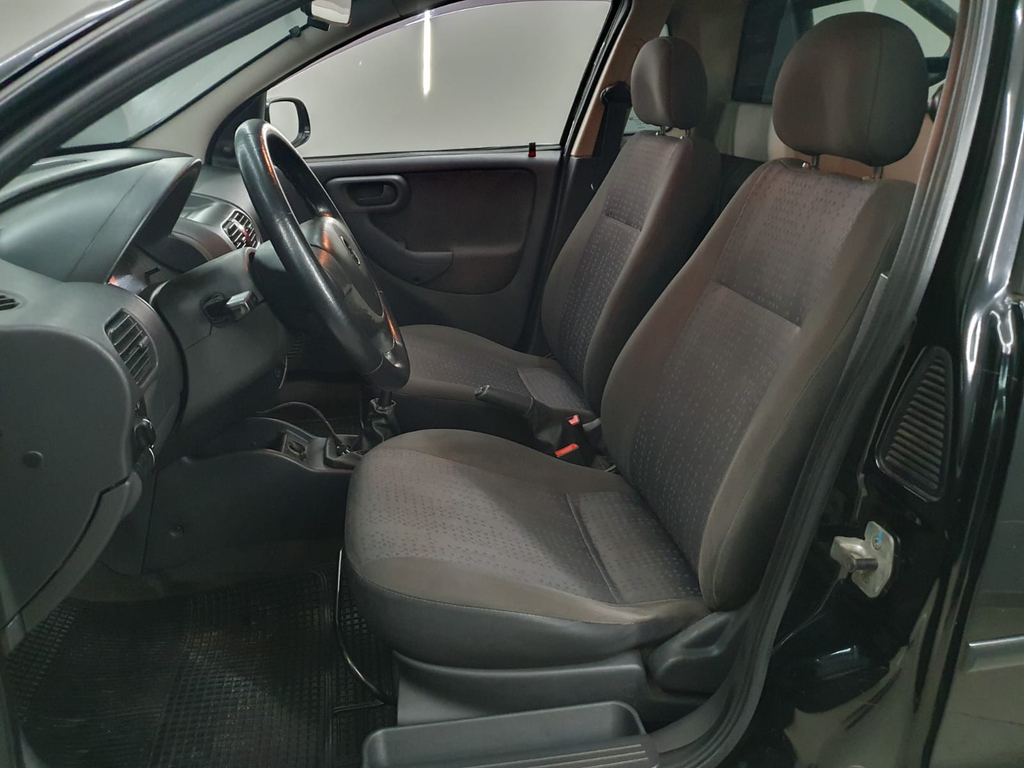 Chevrolet Montana Preto