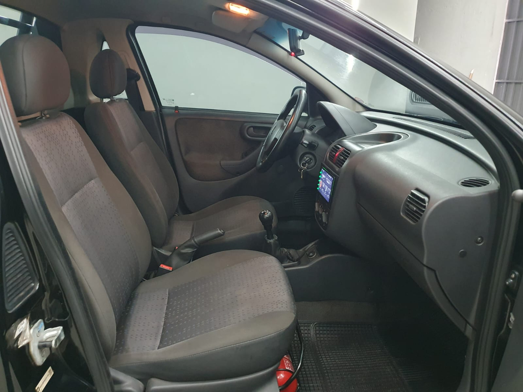 Chevrolet Montana Preto