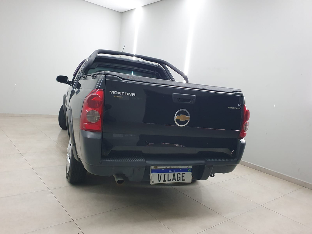 Chevrolet Montana Preto