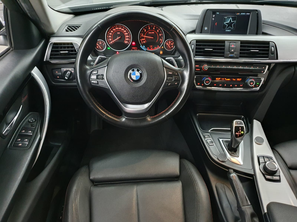 BMW 320i Prata