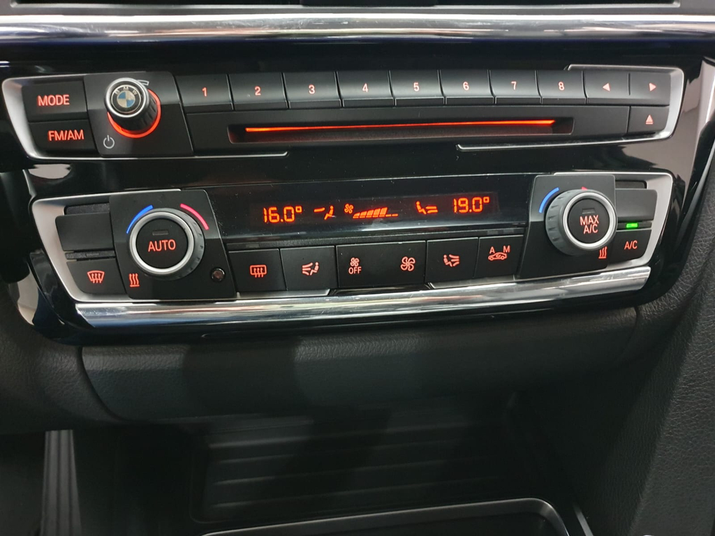 BMW 320i Prata