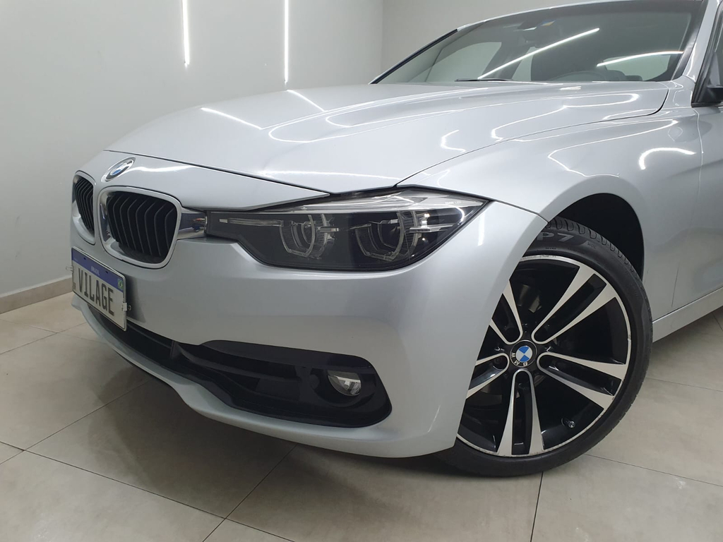 BMW 320i Prata