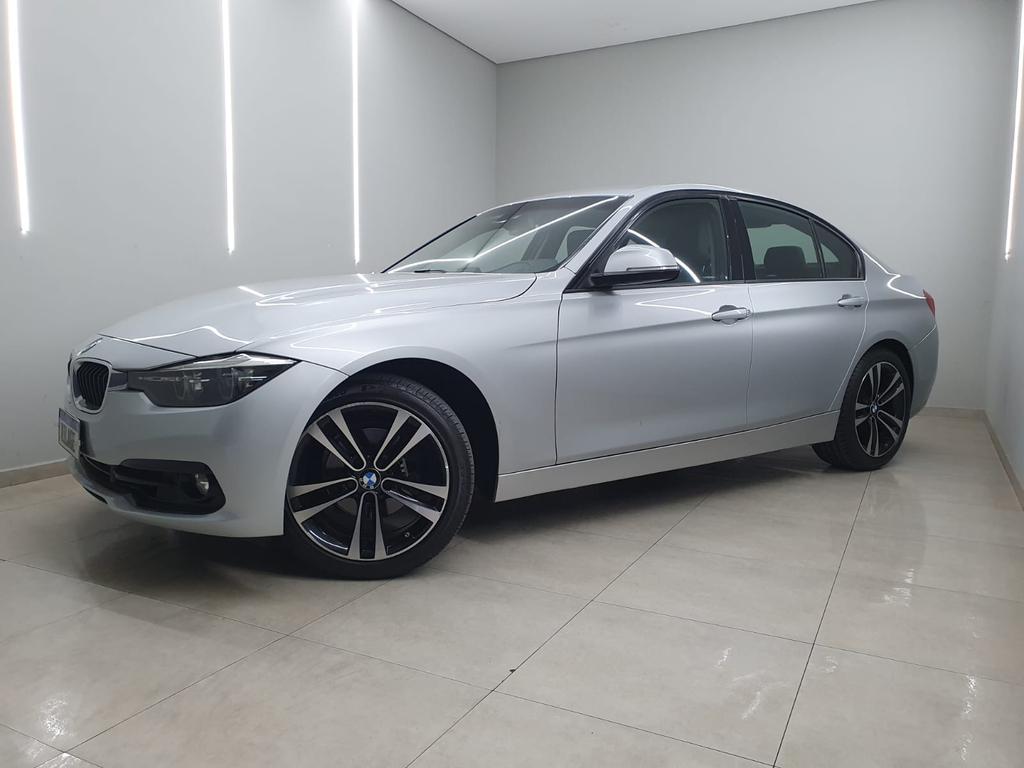 BMW 320i Prata