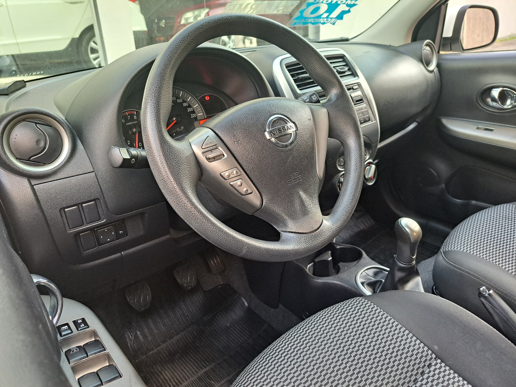 Nissan March 2016