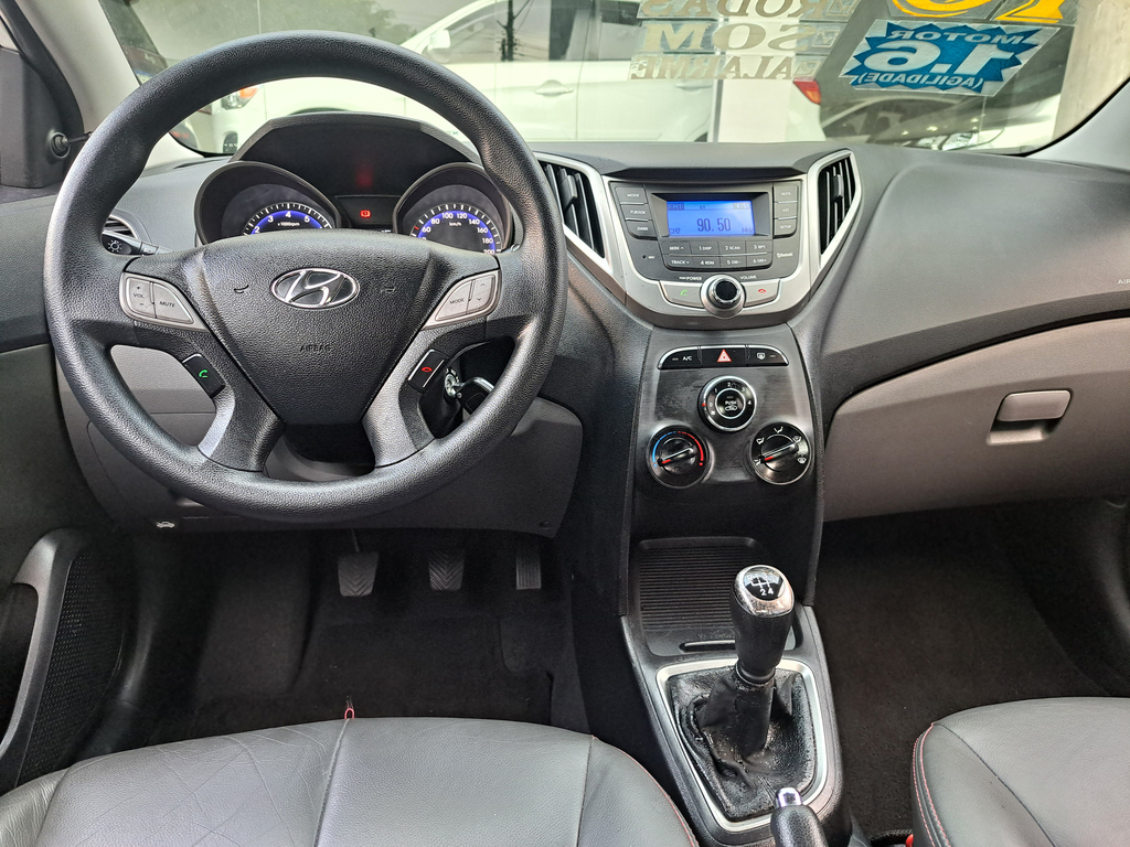 Hyundai HB20S 2015