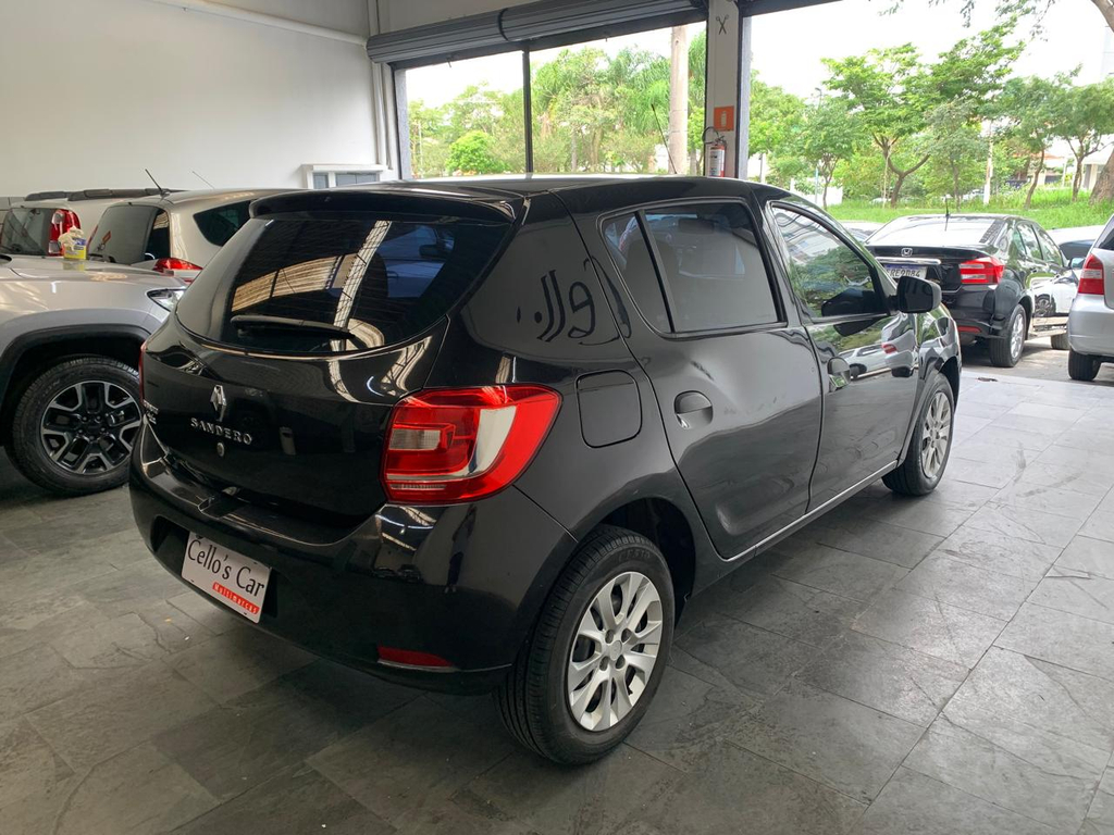 Renault Sandero Preto