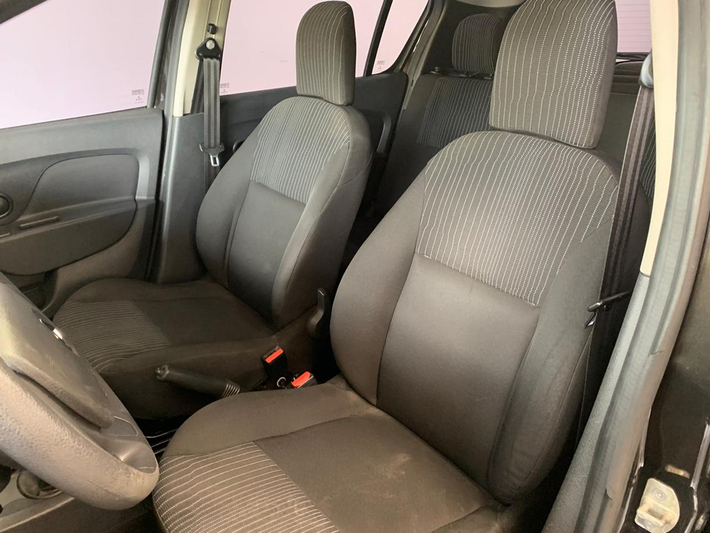 Renault Sandero Preto