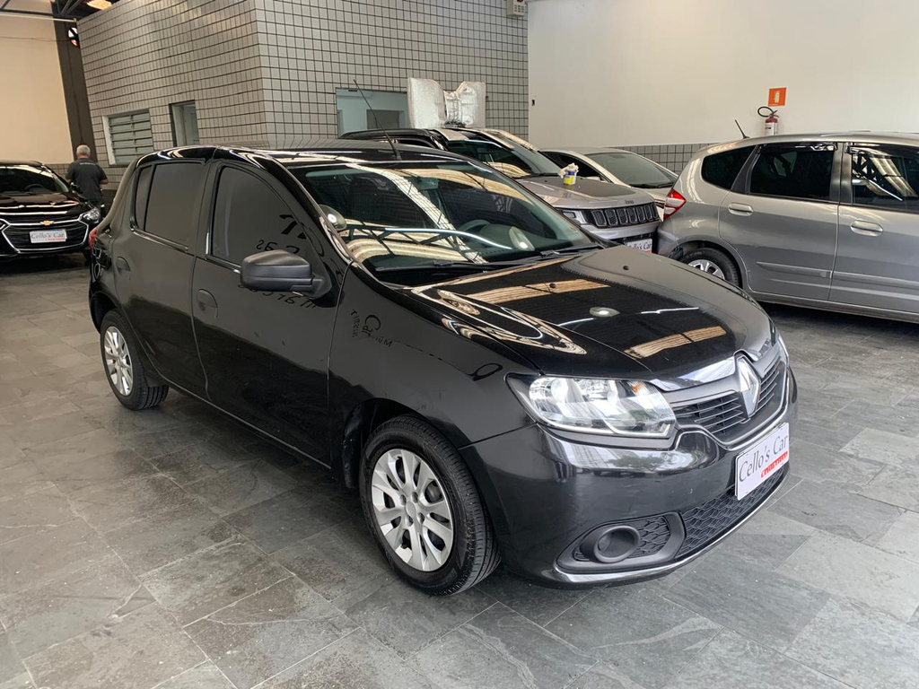 Renault Sandero Preto