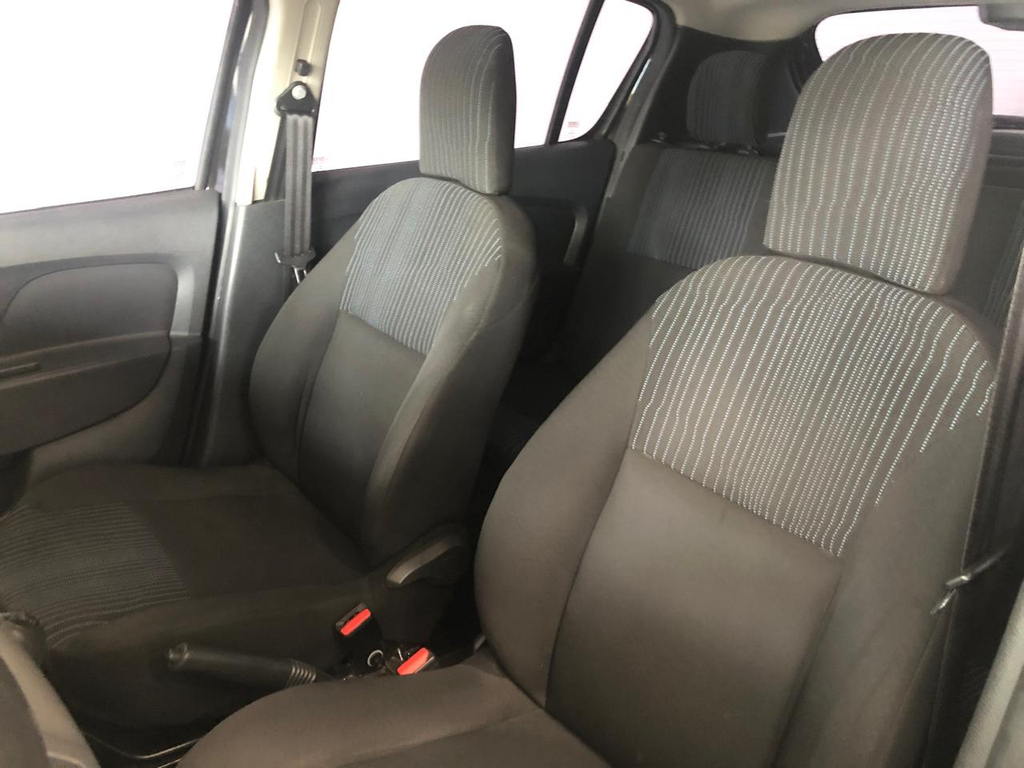 Renault Sandero Preto