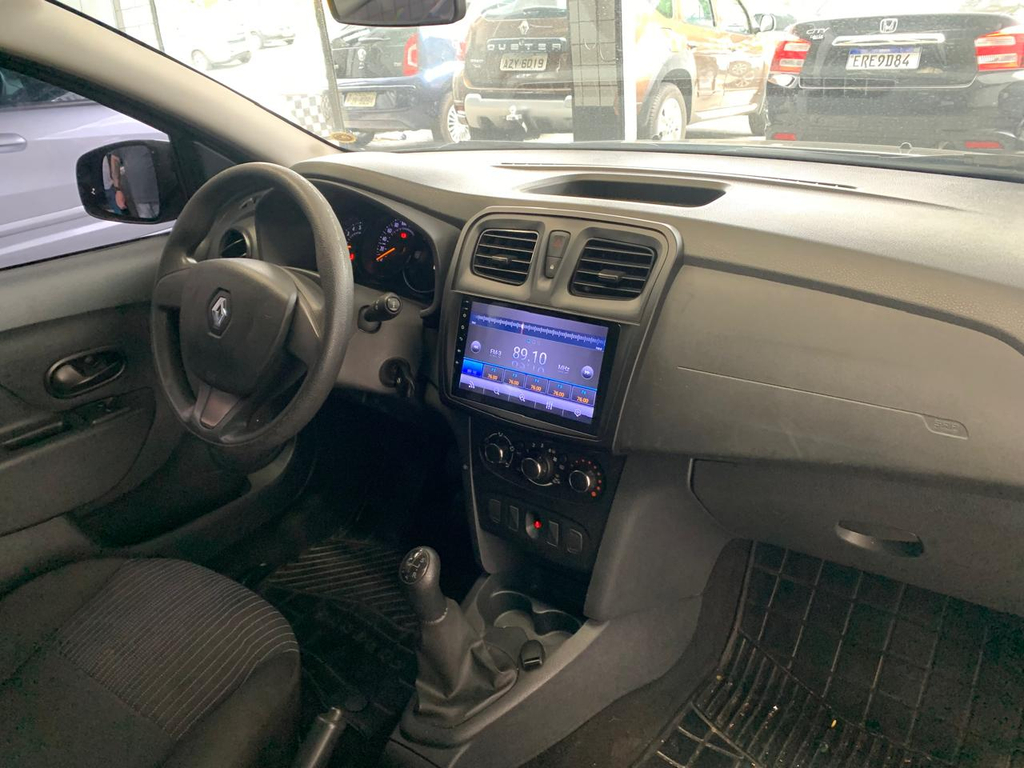 Renault Sandero Preto