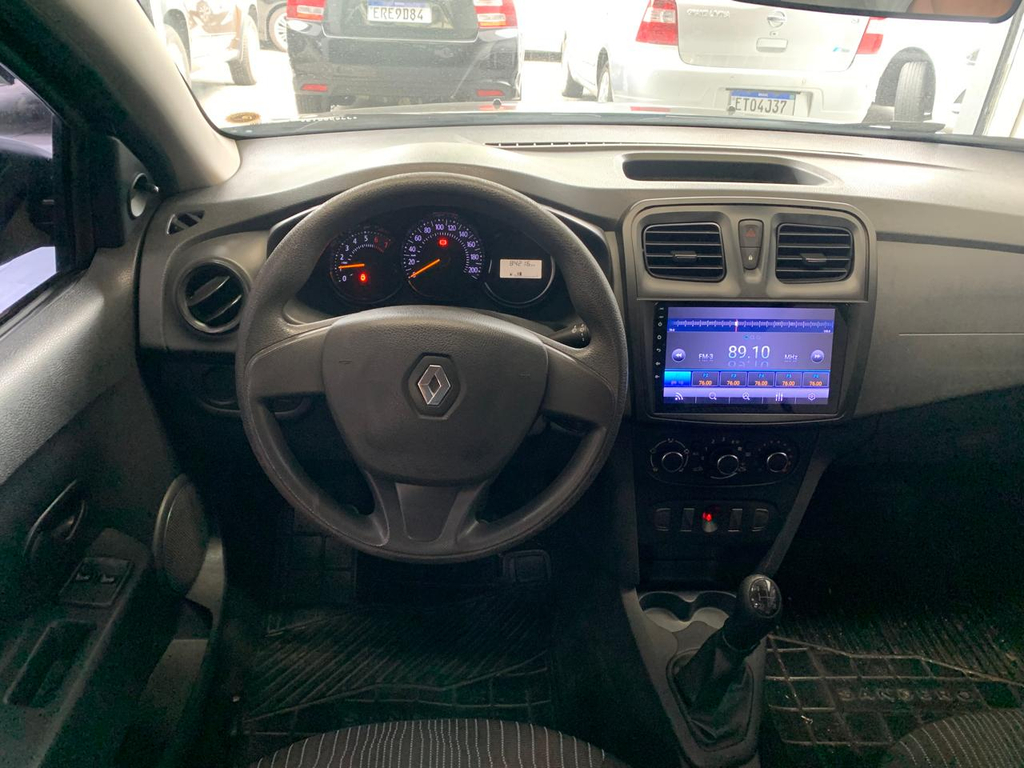Renault Sandero Preto